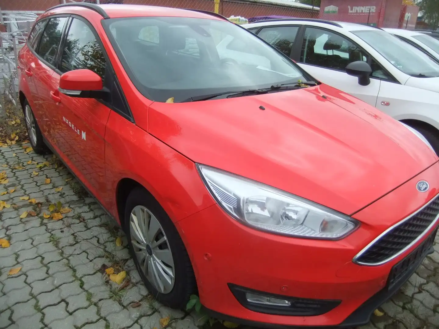 Ford Focus Turnier 1.5 TDCI Trend Xenon PDC AHK Rouge - 1