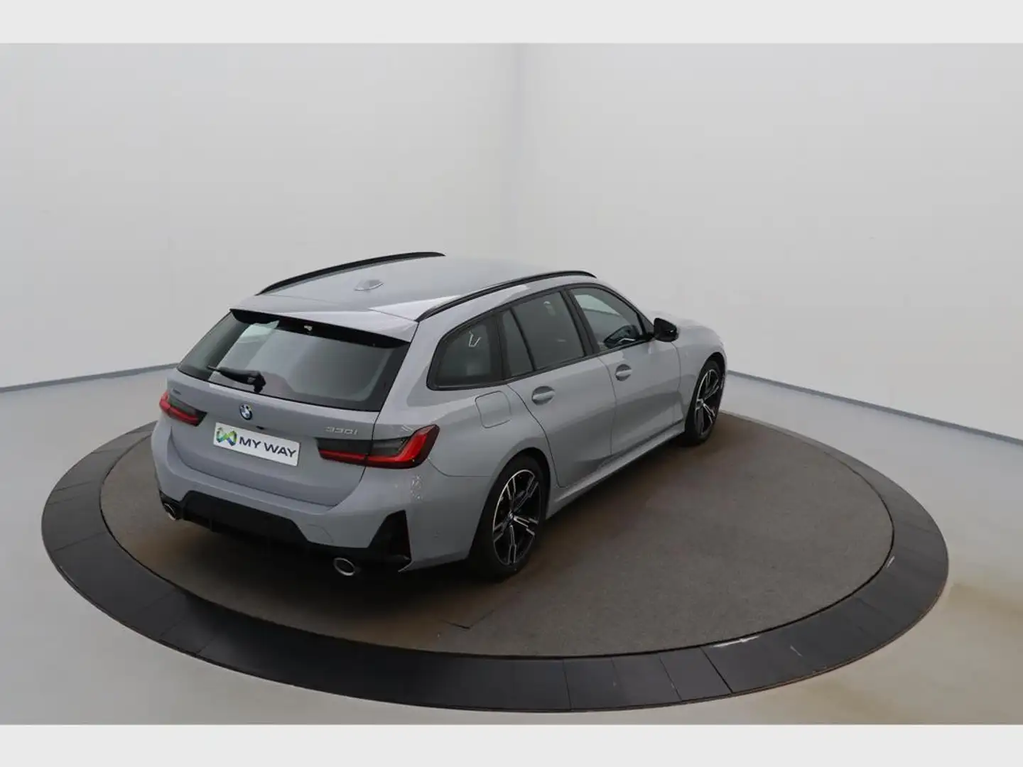 BMW 223 M-SPORT 330i X-Drive 244 PK Steptronic Grijs - 2