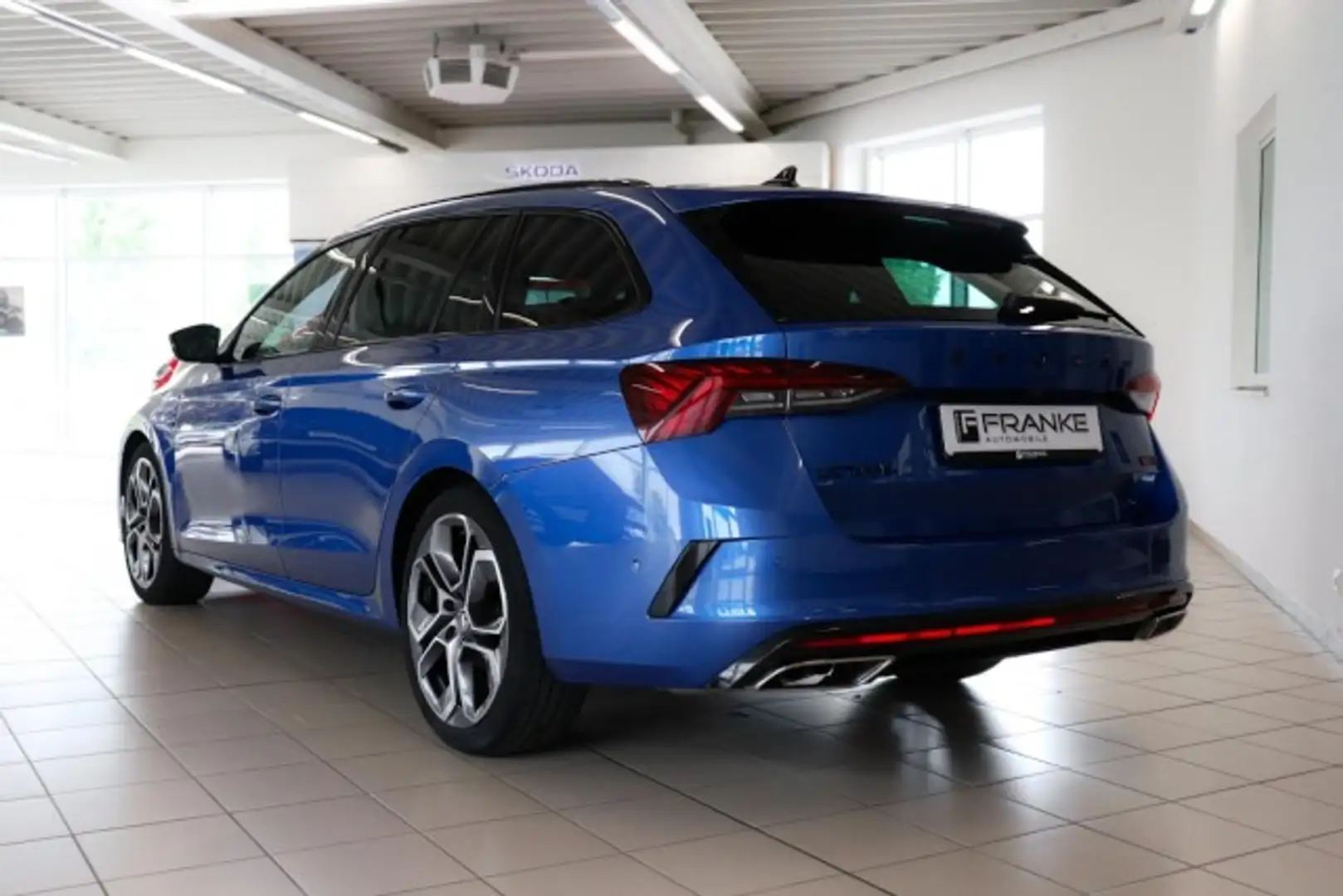 Skoda Octavia Combi RS Plus 2.0 TDI DSG 4x4 Klima Navi Blau - 2