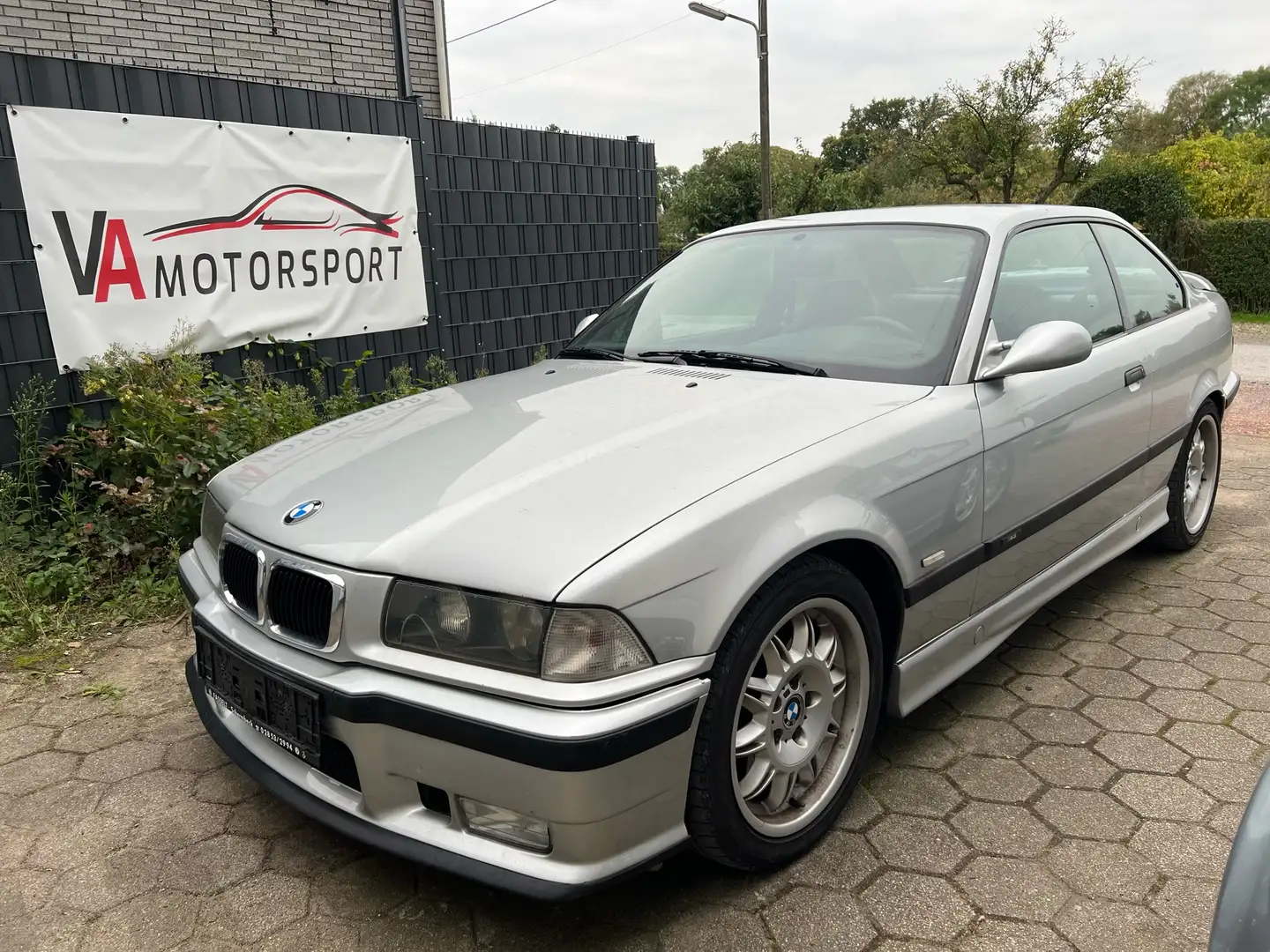 BMW M3 BMW E36 M3 SMG Stříbrná - 1