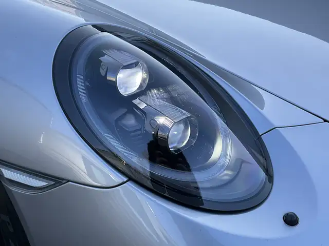 Porsche 911 view 9