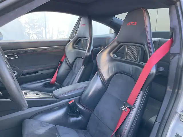 Porsche 911 view 6