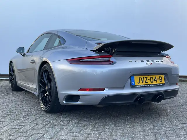 Porsche 911 view 16