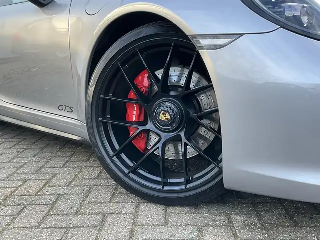 Porsche 911 view 17
