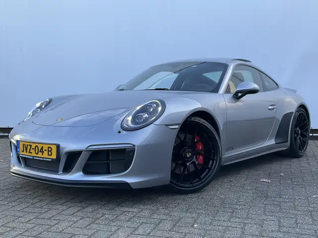 Porsche 911 view 23
