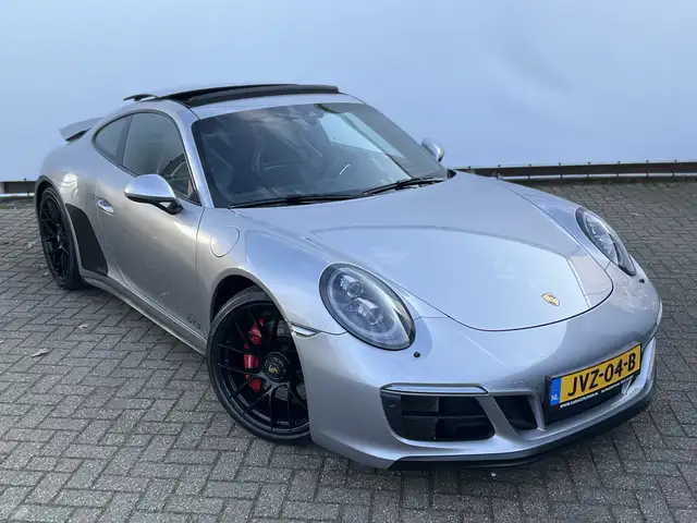 Porsche 911 view 18