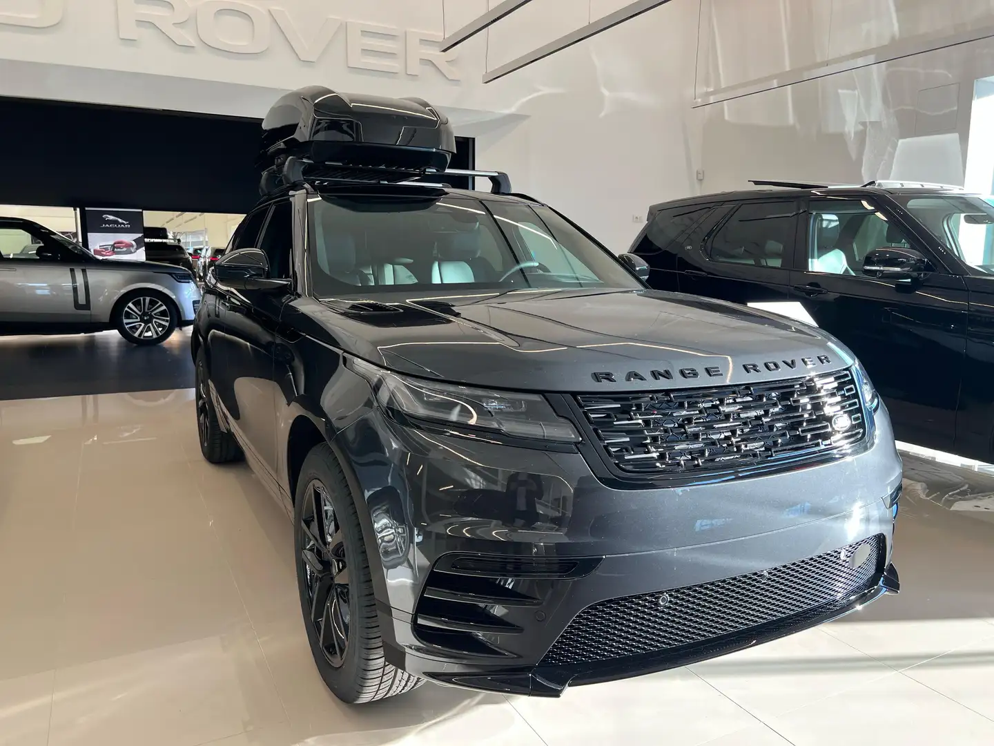 Land Rover Range Rover Velar P400e Dynamic SE AWD Auto. 25. Grijs - 1