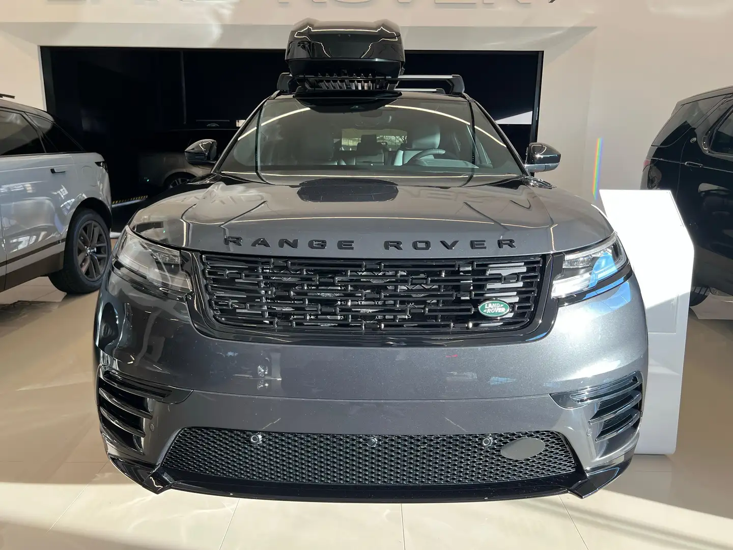 Land Rover Range Rover Velar P400e Dynamic SE AWD Auto. 25. Grijs - 2
