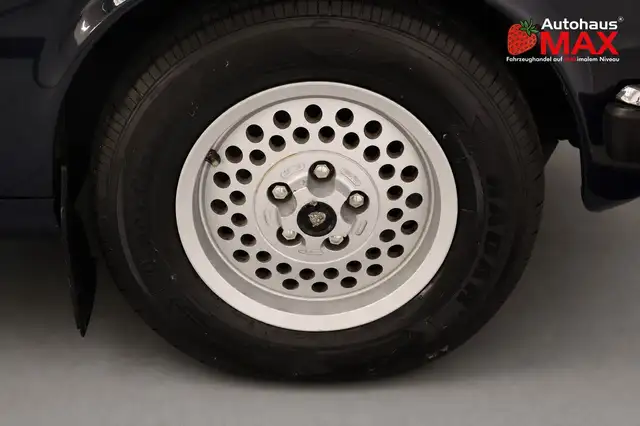 Jaguar XJ12 view 10