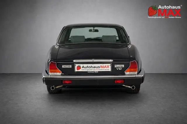 Jaguar XJ12 view 5
