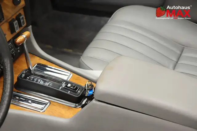 Jaguar XJ12 view 14