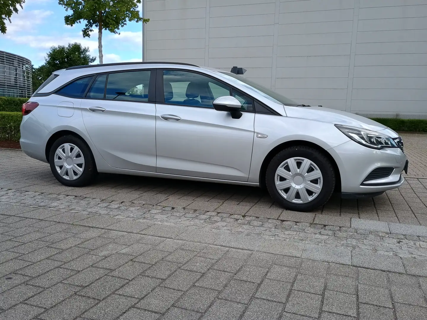 Opel Astra 1.6 D Start/Stop Sports Tourer Edition/Navi/1.Hd Silber - 2