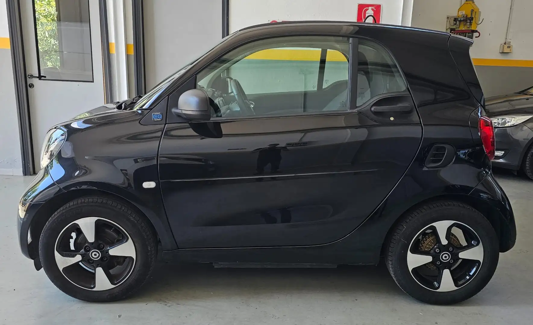 smart forTwo Fortwo III 2020 eq racingrey 22kW Nero - 2