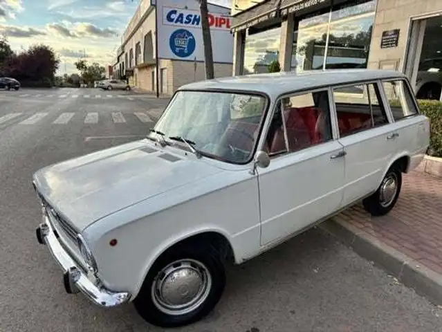 SEAT 124