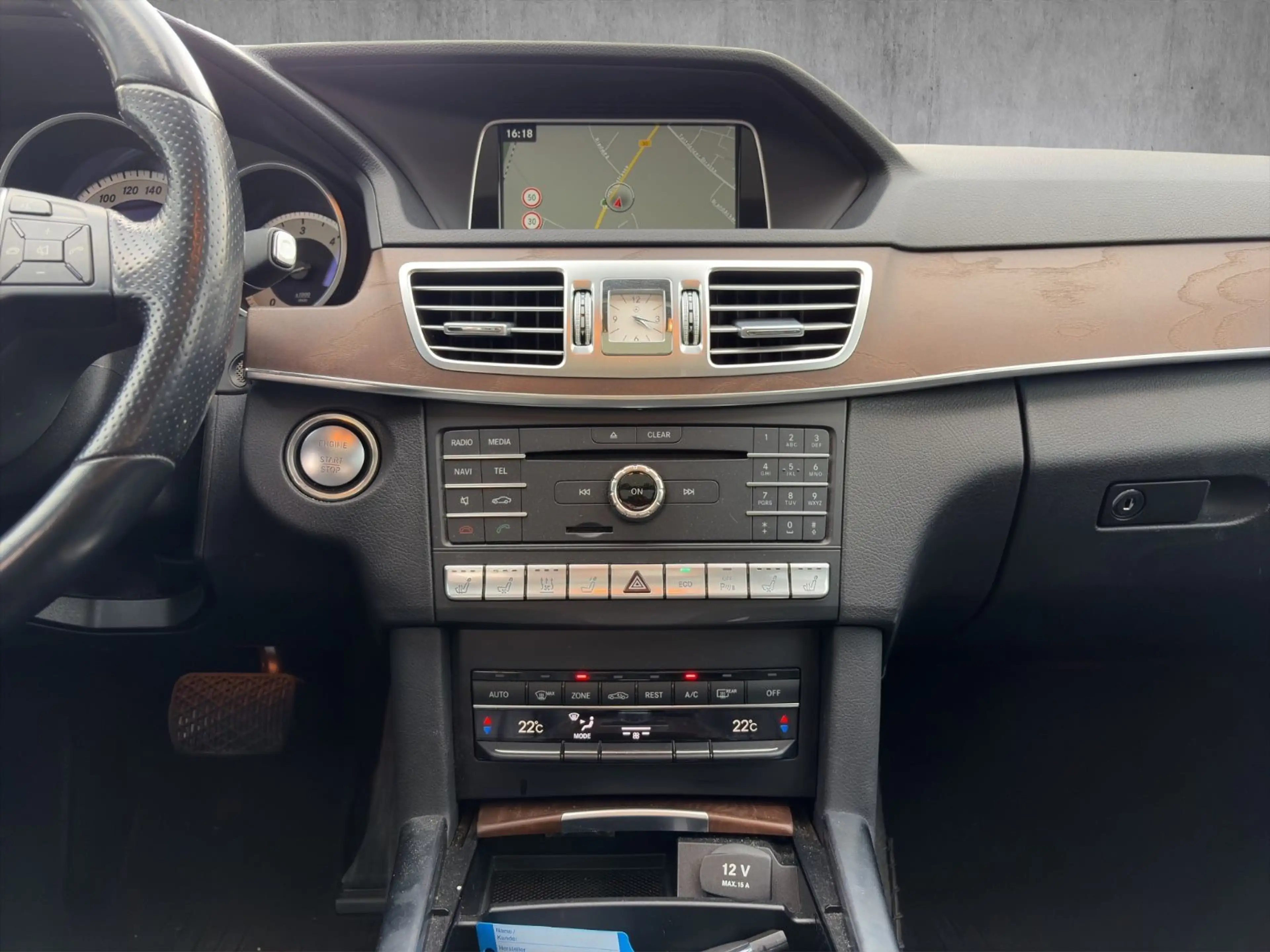 Mercedes-Benz E 350 T-Modell 4Matic Leder Pano LED AHK — photo 14