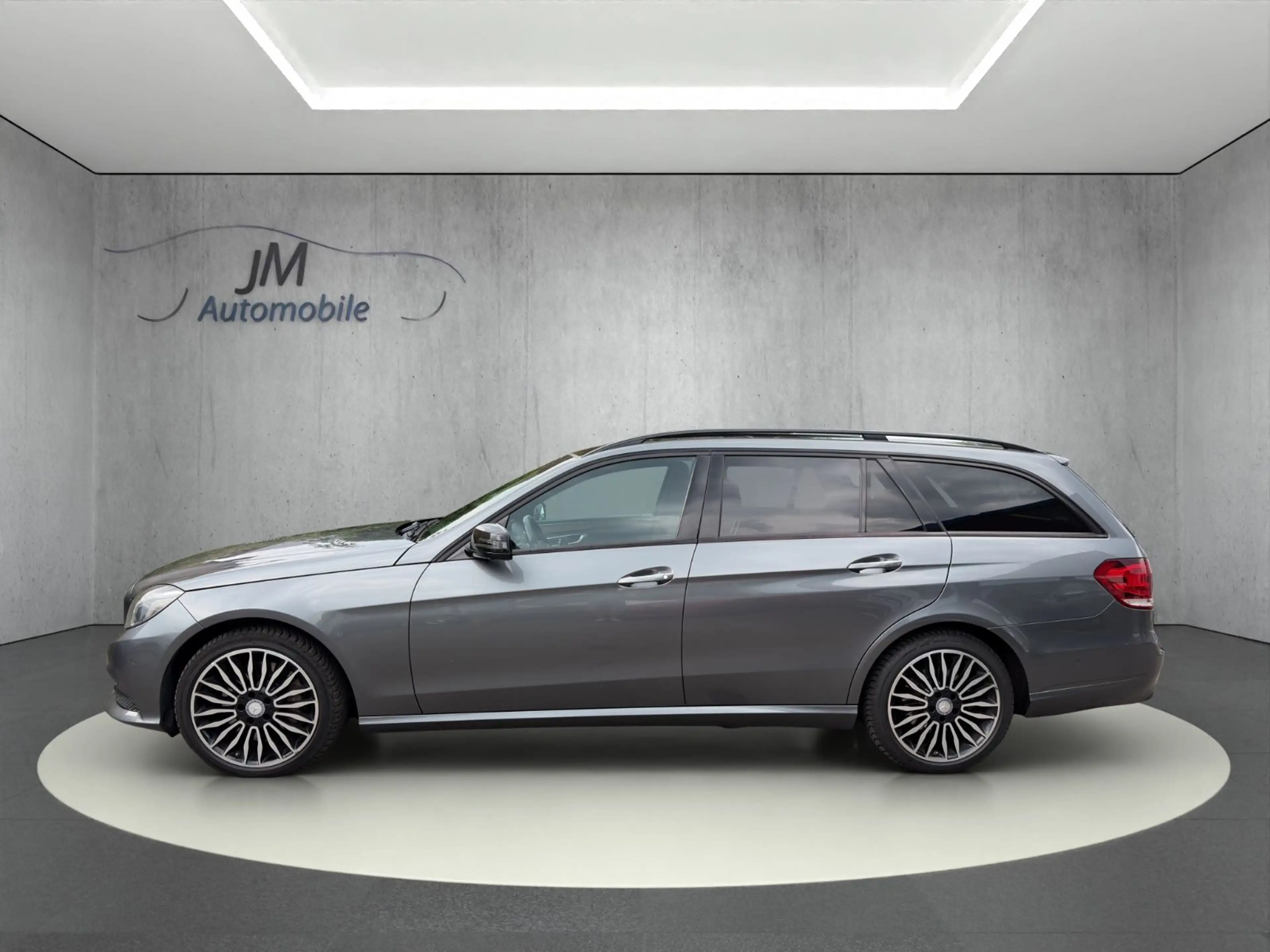 Mercedes-Benz E 350 T-Modell 4Matic Leder Pano LED AHK — photo 4