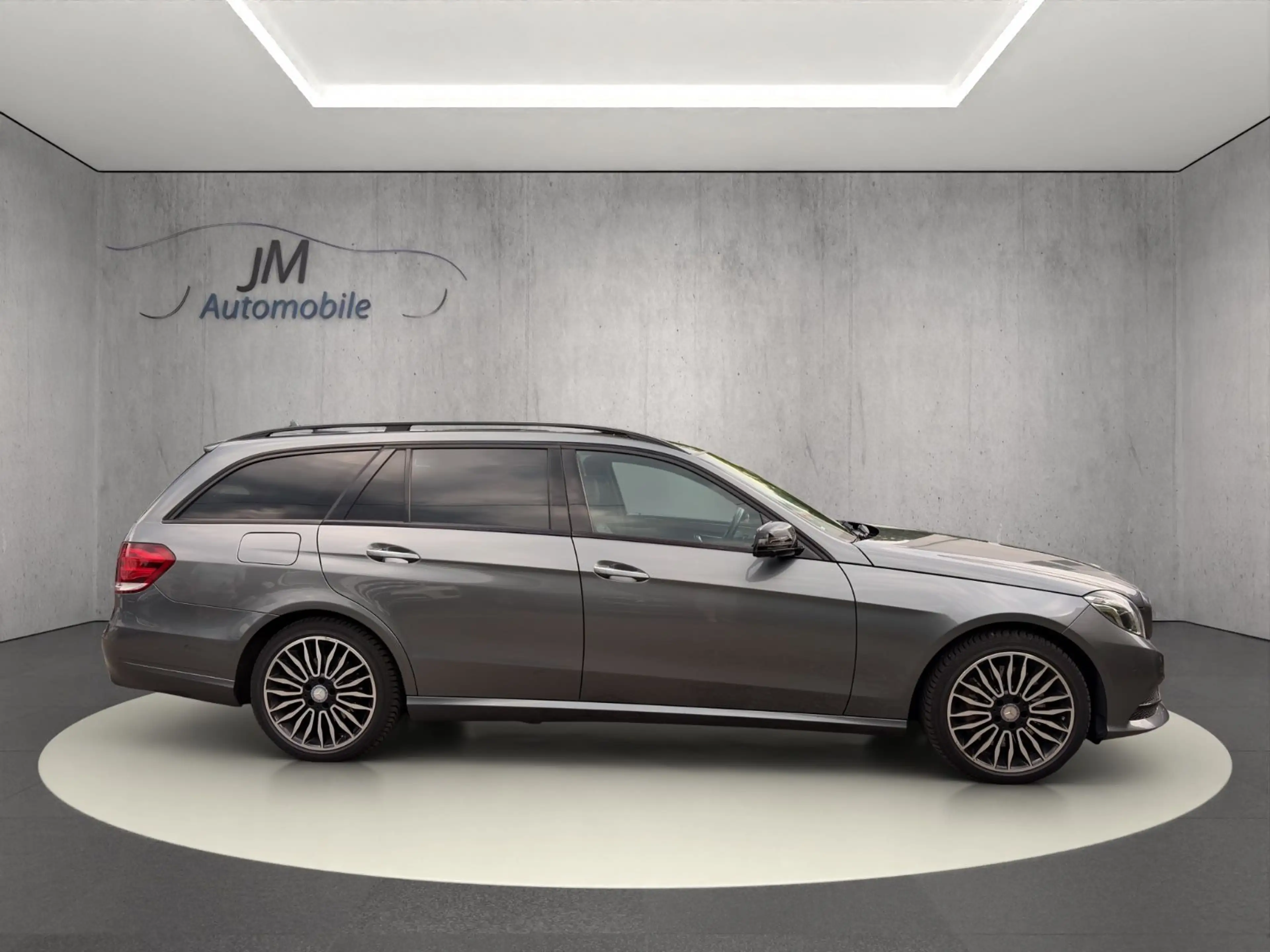 Mercedes-Benz E 350 T-Modell 4Matic Leder Pano LED AHK — photo 8