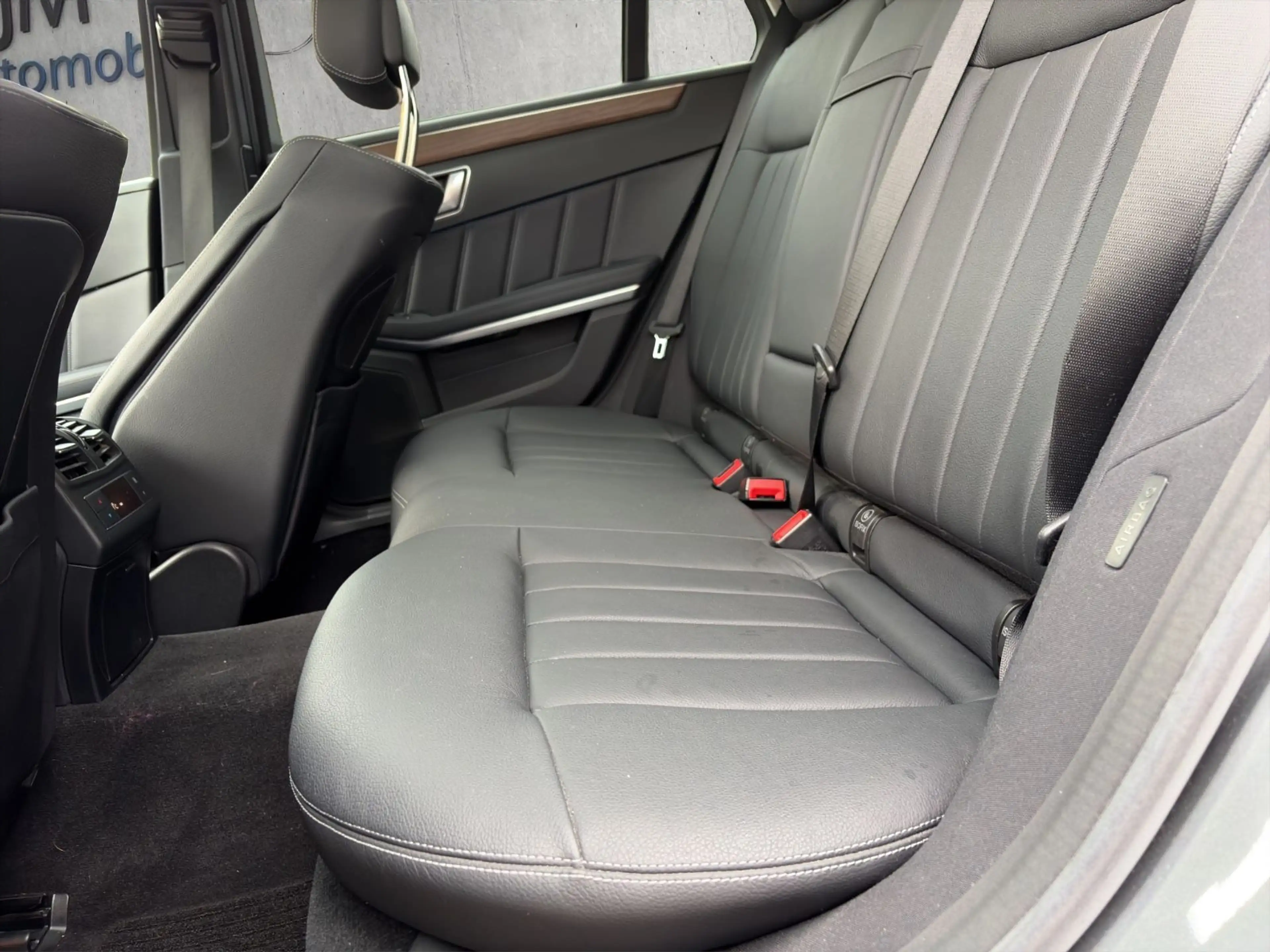 Mercedes-Benz E 350 T-Modell 4Matic Leder Pano LED AHK — photo 12