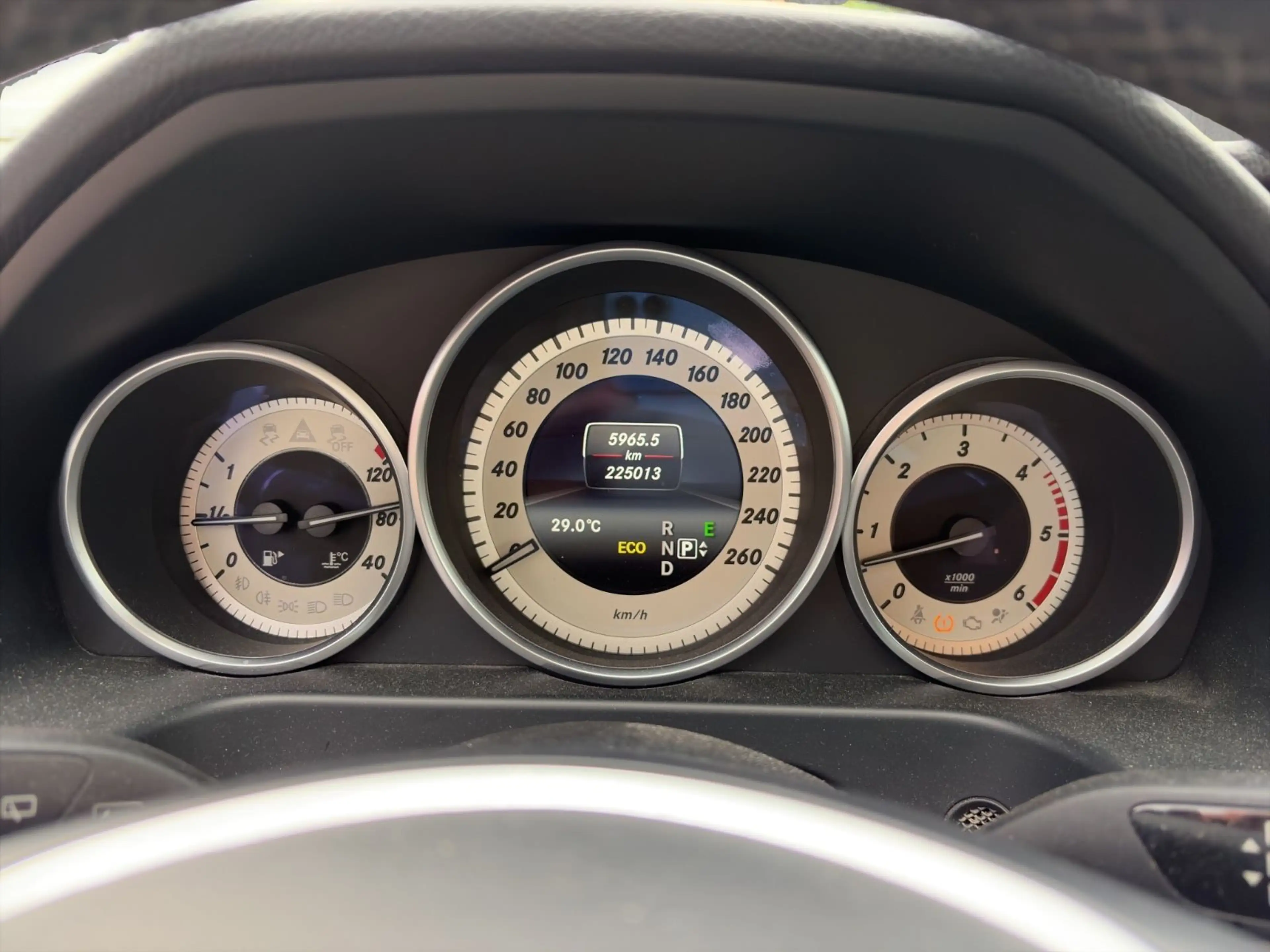 Mercedes-Benz E 350 T-Modell 4Matic Leder Pano LED AHK — photo 11