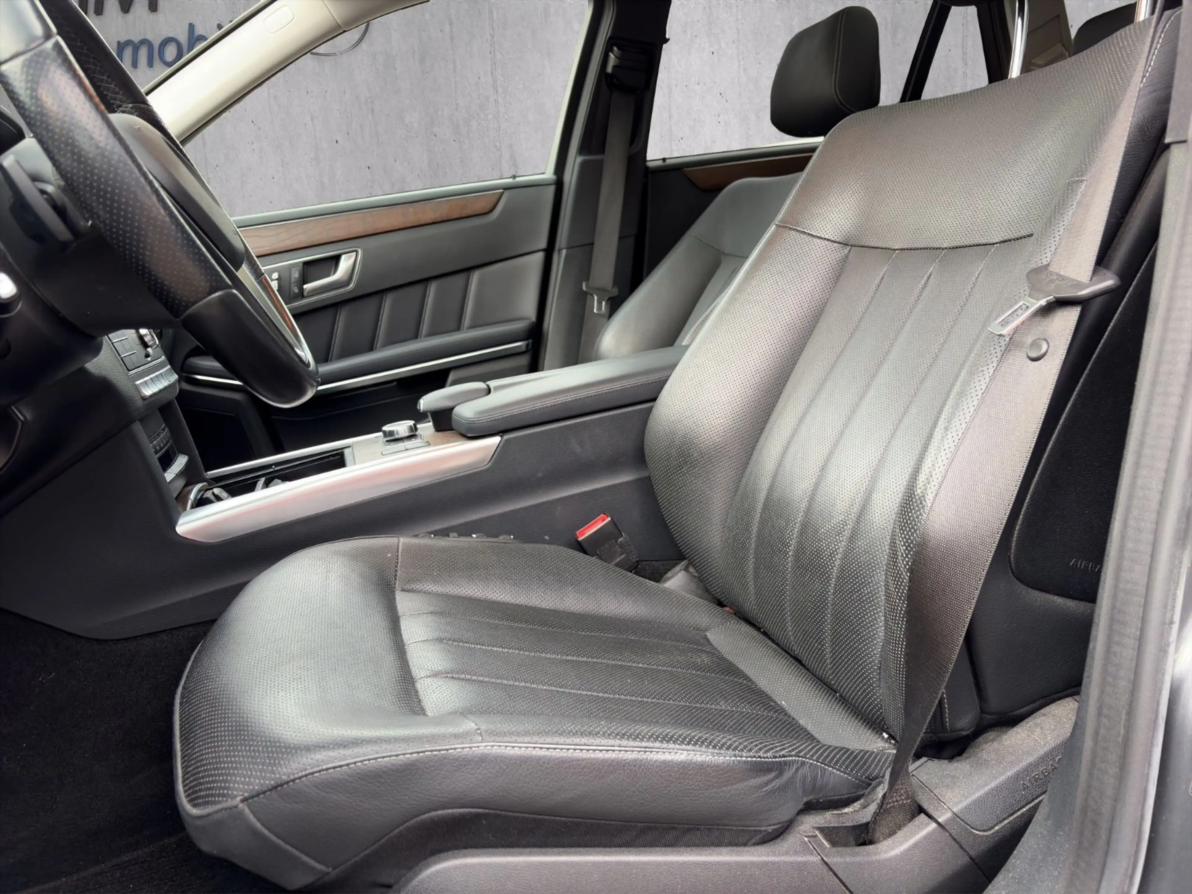 Mercedes-Benz E 350 T-Modell 4Matic Leder Pano LED AHK — photo 9