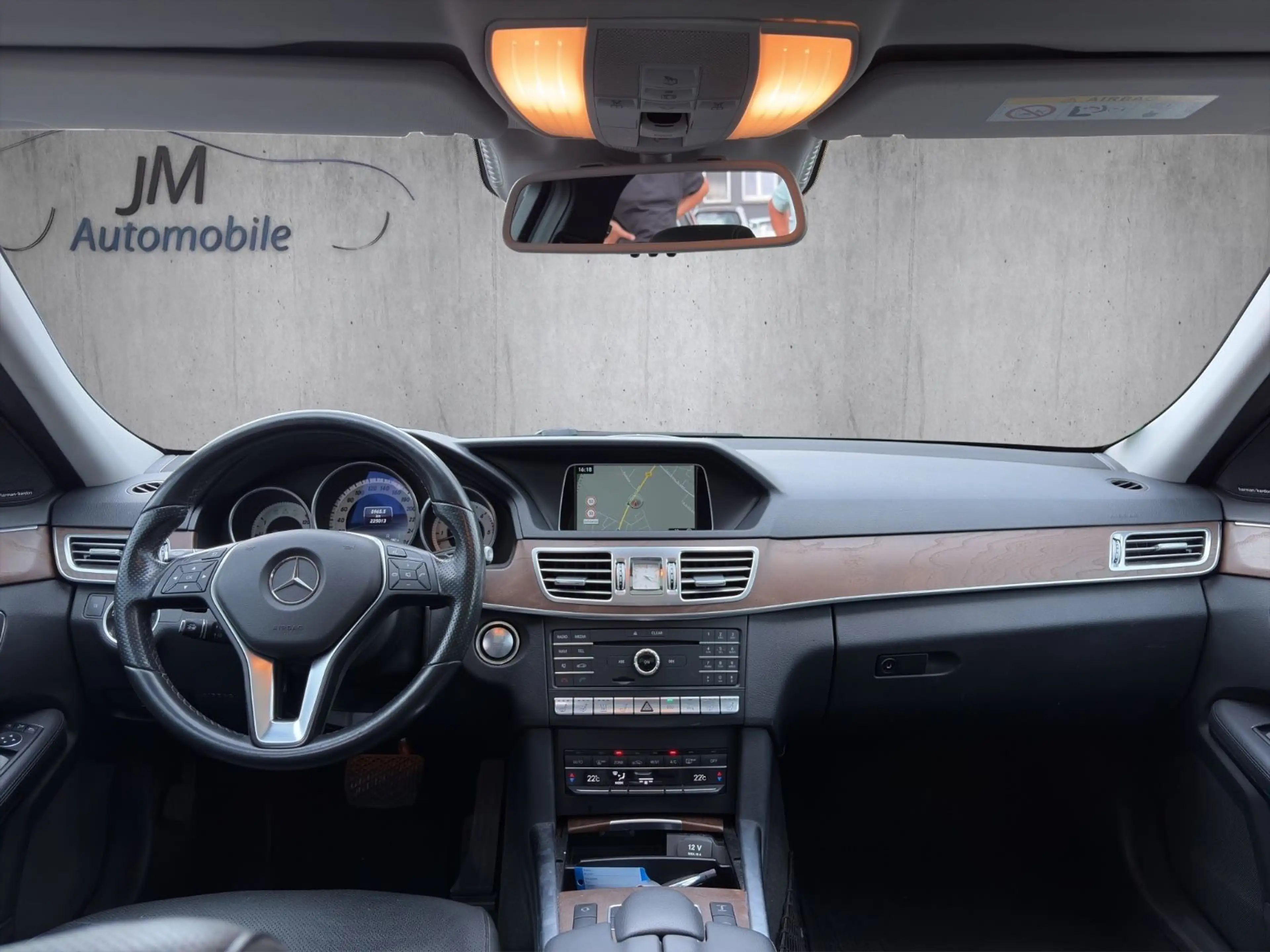 Mercedes-Benz E 350 T-Modell 4Matic Leder Pano LED AHK — photo 13
