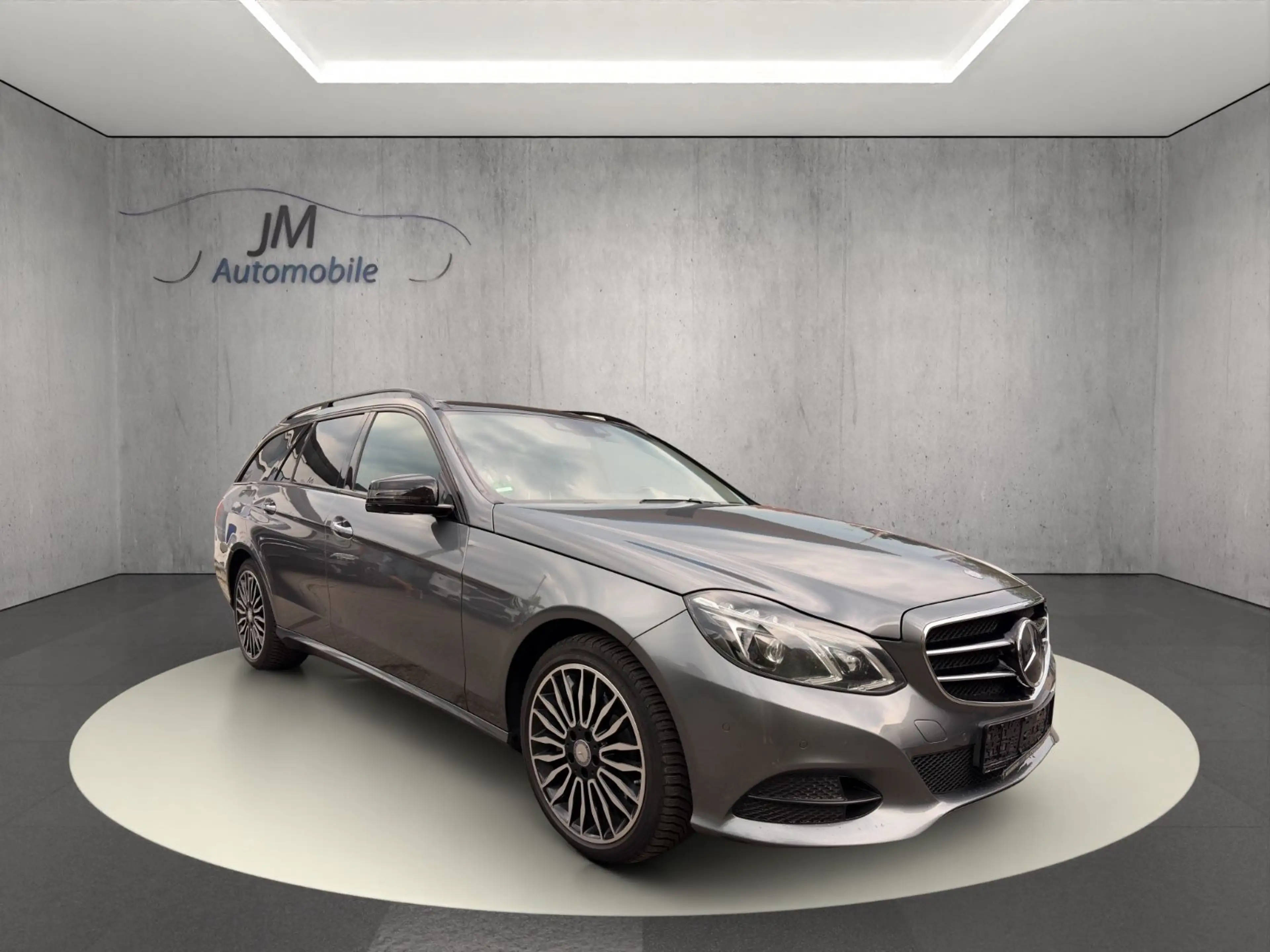 Mercedes-Benz E 350 T-Modell 4Matic Leder Pano LED AHK