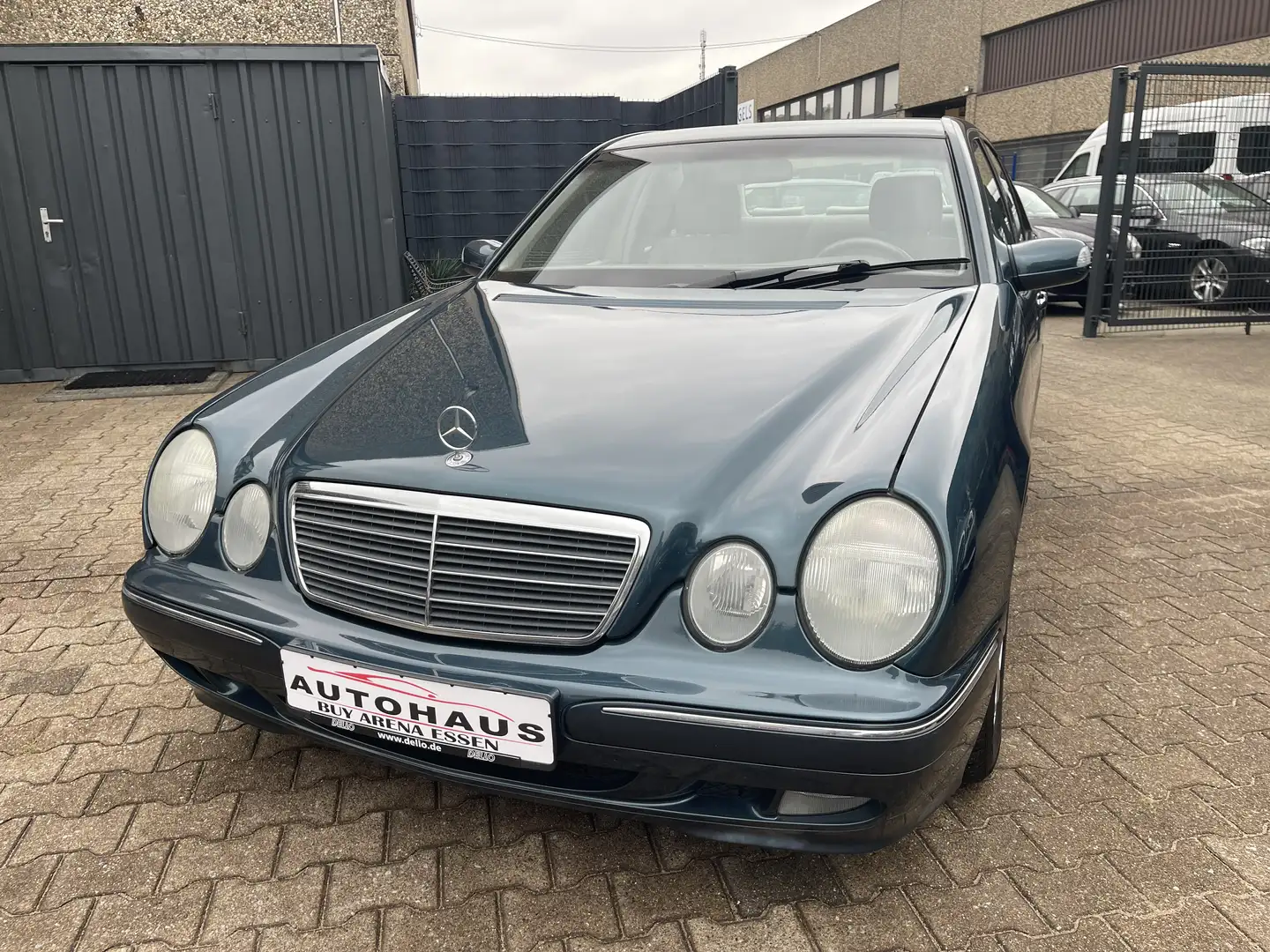 Mercedes-Benz E 240 V6 Elegance Facelift Limousine Automatik SHeft Top Grün - 1