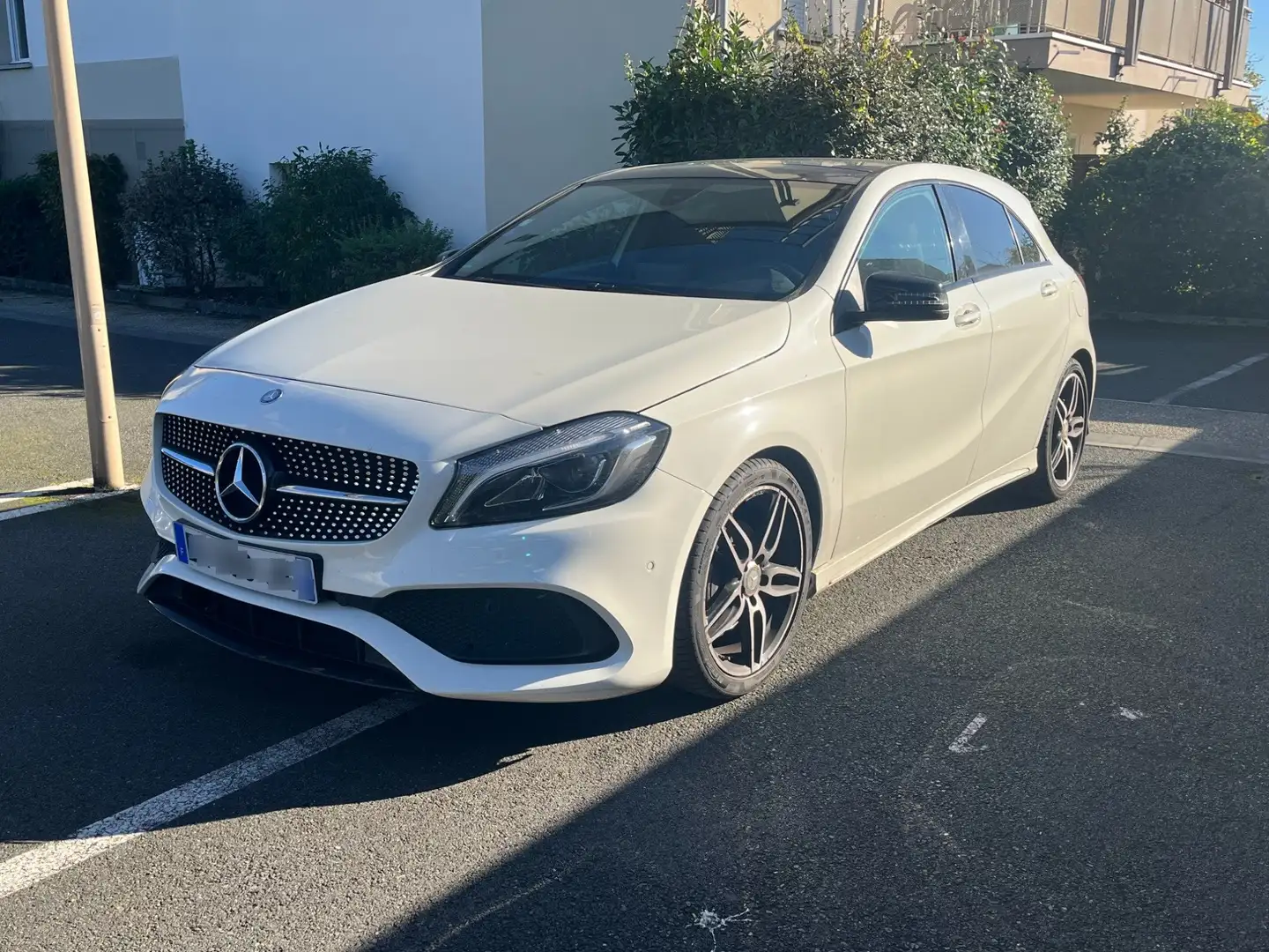 Mercedes-Benz A 180 pack AMG Blanc - 2