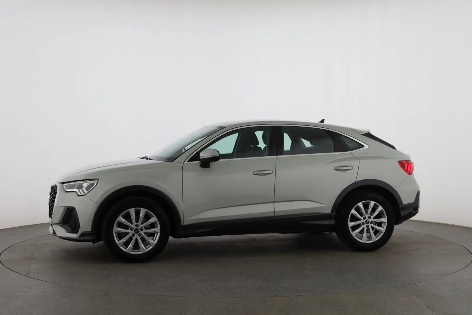 Audi Q3 35 TFSI Silber - 2