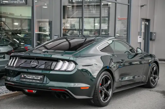 Ford Mustang view 4
