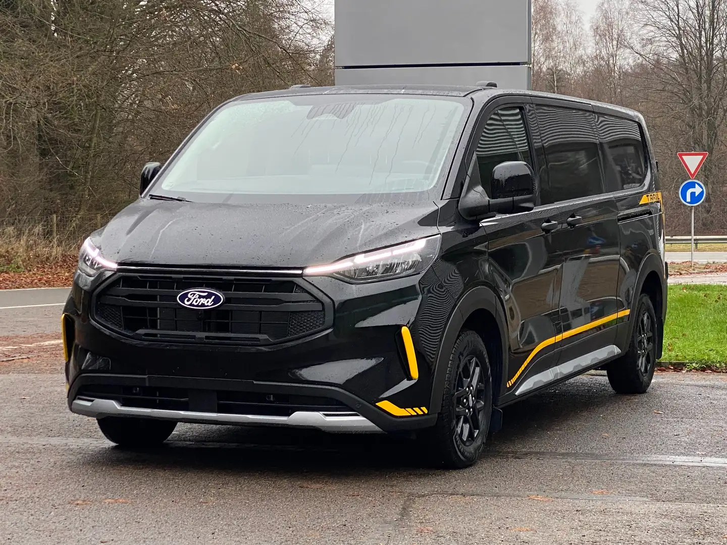 Ford Transit Custom TRAIL L2 / 2.0 170CH Auto 4WD (4X4) (2 side door) Noir - 2