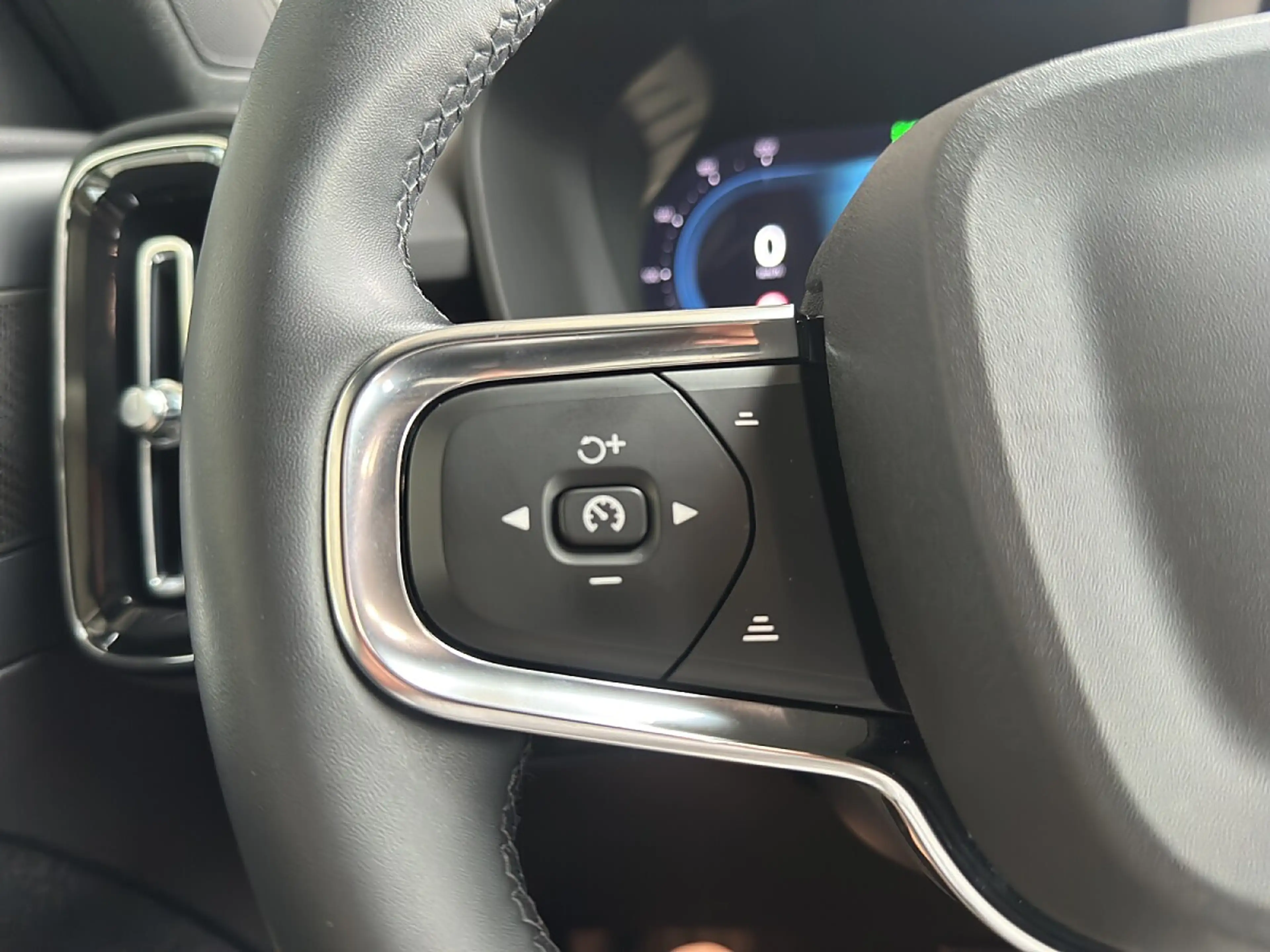 Volvo C40 Recharge Twin 78kWh Ultimate — photo 12