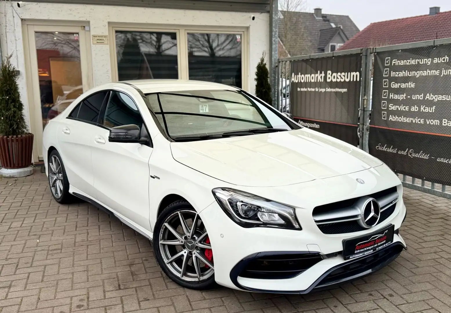 Mercedes-Benz CLA 45 AMG Performance 4Matic Navi LED Weiß - 1
