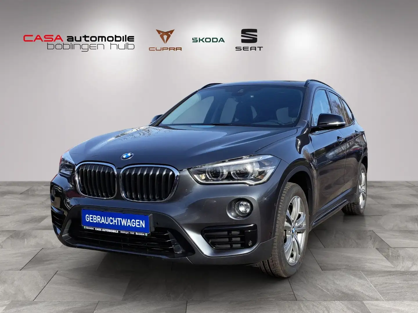 BMW X1 xDrive 20 d Sport Line AHK Navi Kamera Šedá - 1