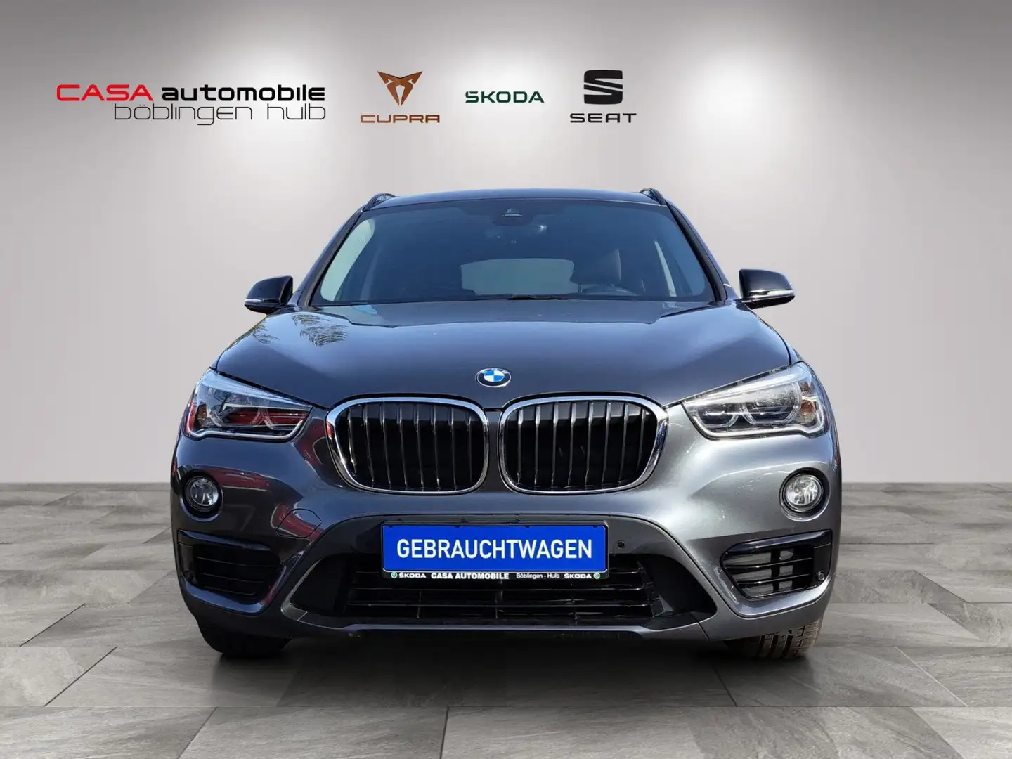 BMW X1 xDrive 20 d Sport Line AHK Navi Kamera Šedá - 2