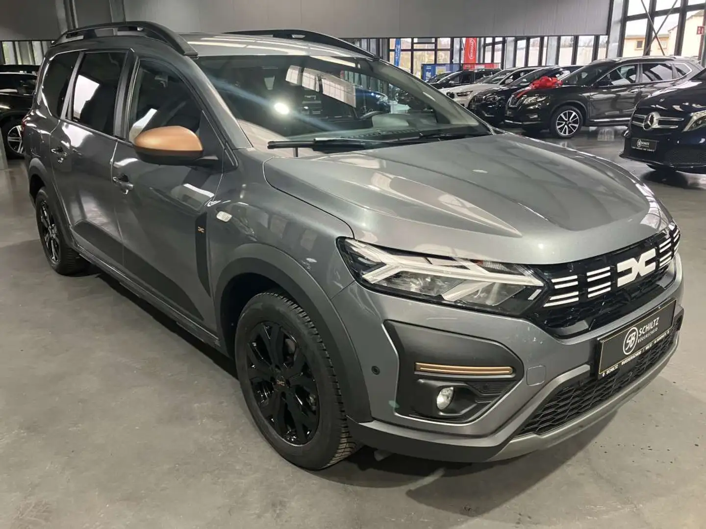 Dacia Jogger 1.6 Hybrid TCe 140HP Extreme 7 seats Auto Gris - 1