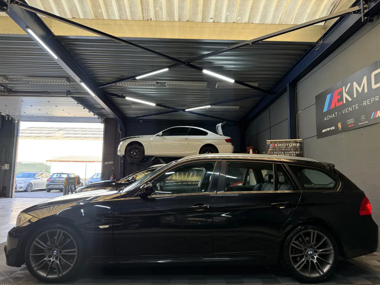 BMW 318 //PACK M //BLACK // NAVIGATION//JANTES //CRUISE // Zwart - 2