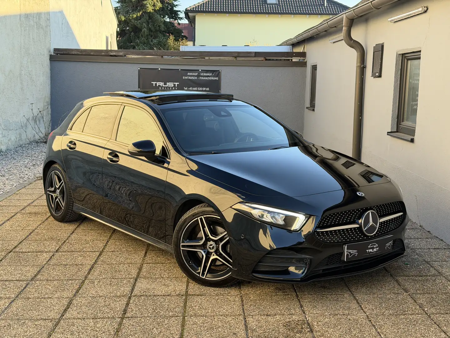 Mercedes-Benz A 200 Aut. | AMGLINE | PANO | 1BESITZ - 1
