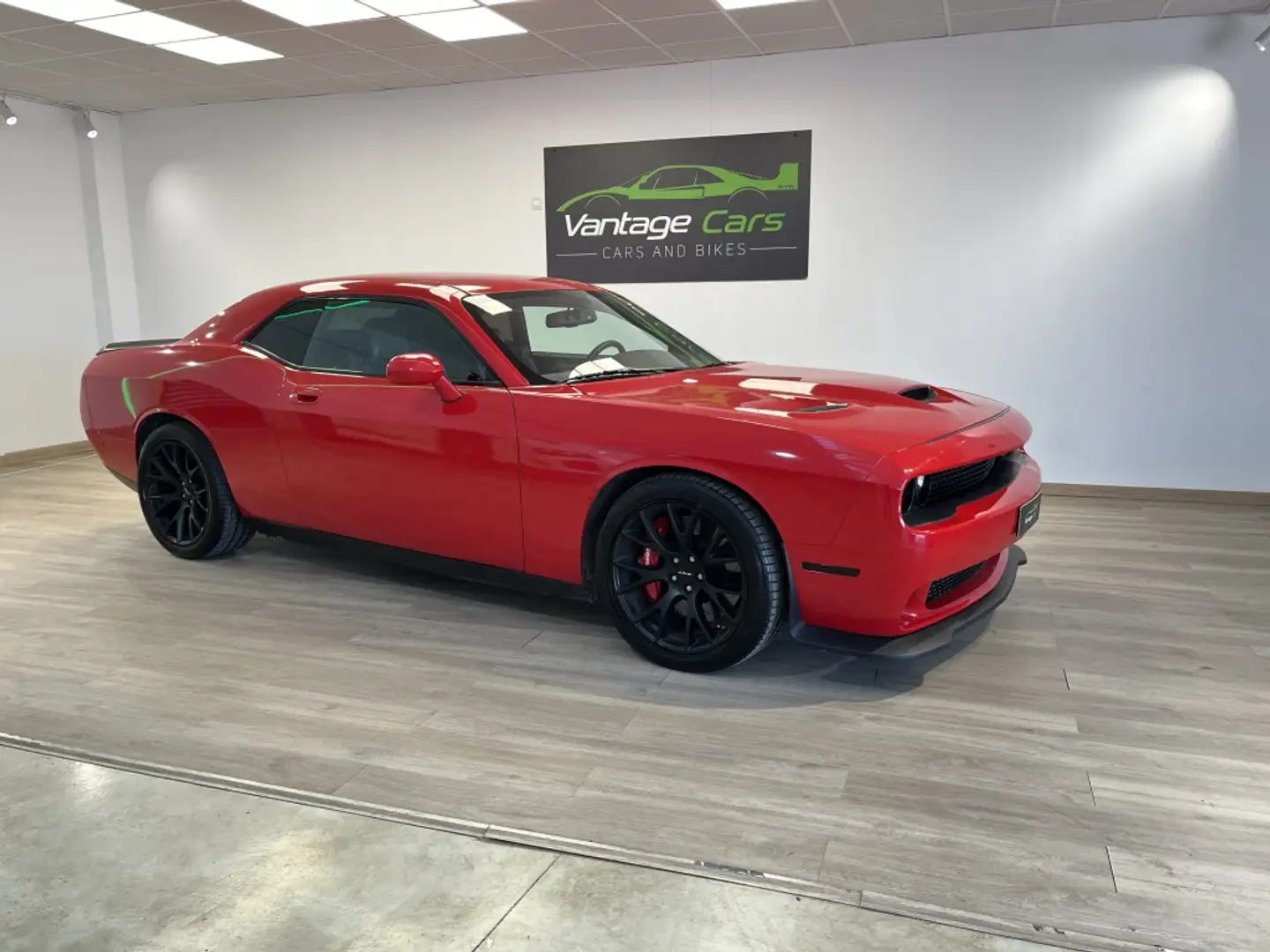 Dodge Challenger SRT8 Aut. Rojo - 1