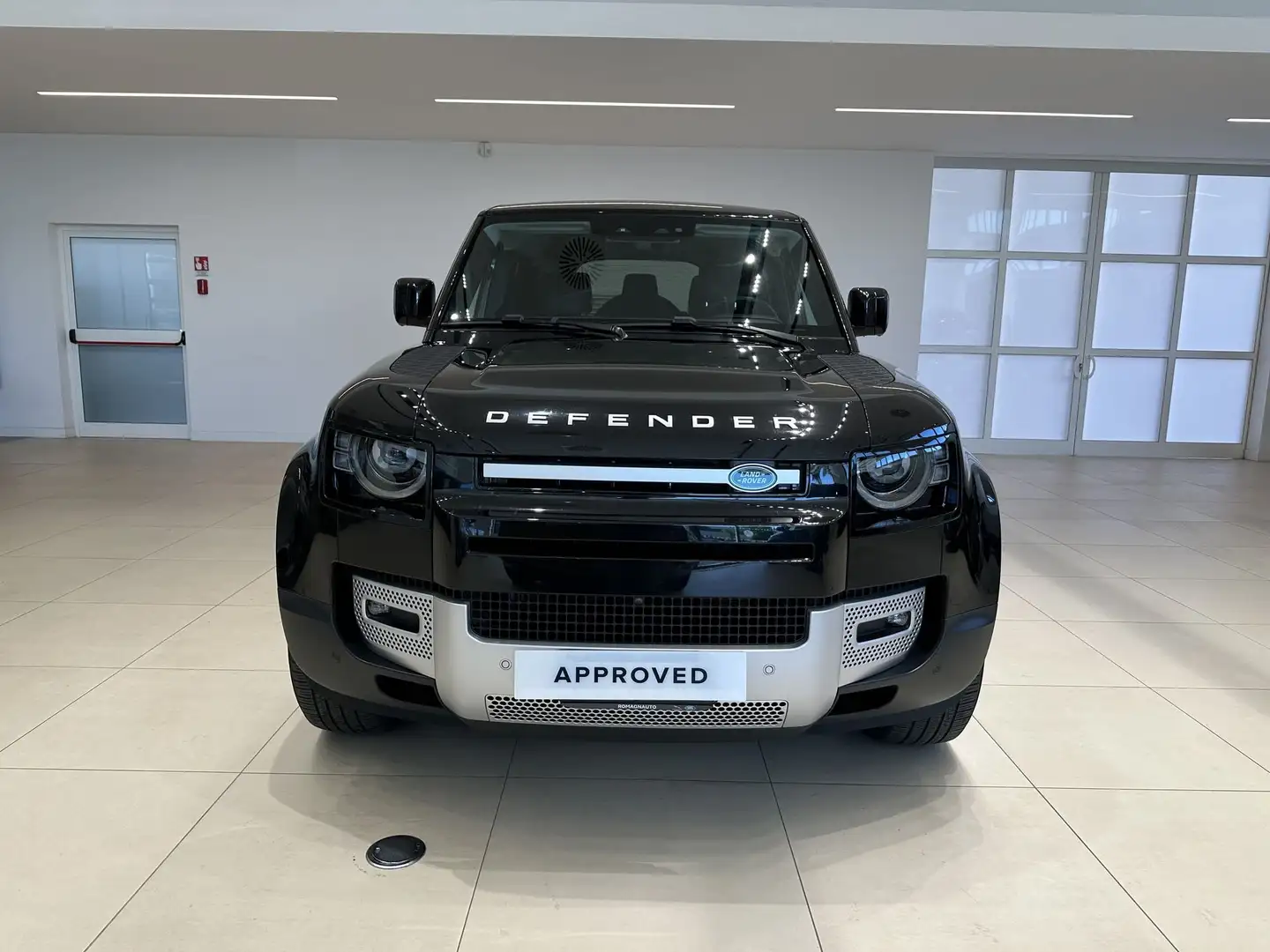 Land Rover Defender 110 2.0 SD4 240CV AWD Auto HSE Černá - 2