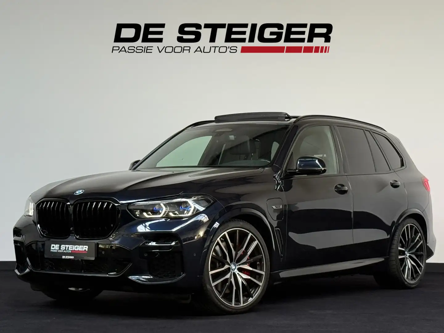 BMW X5 XDrive45e High Executive M-Sport Pano Luchtvering Zwart - 1