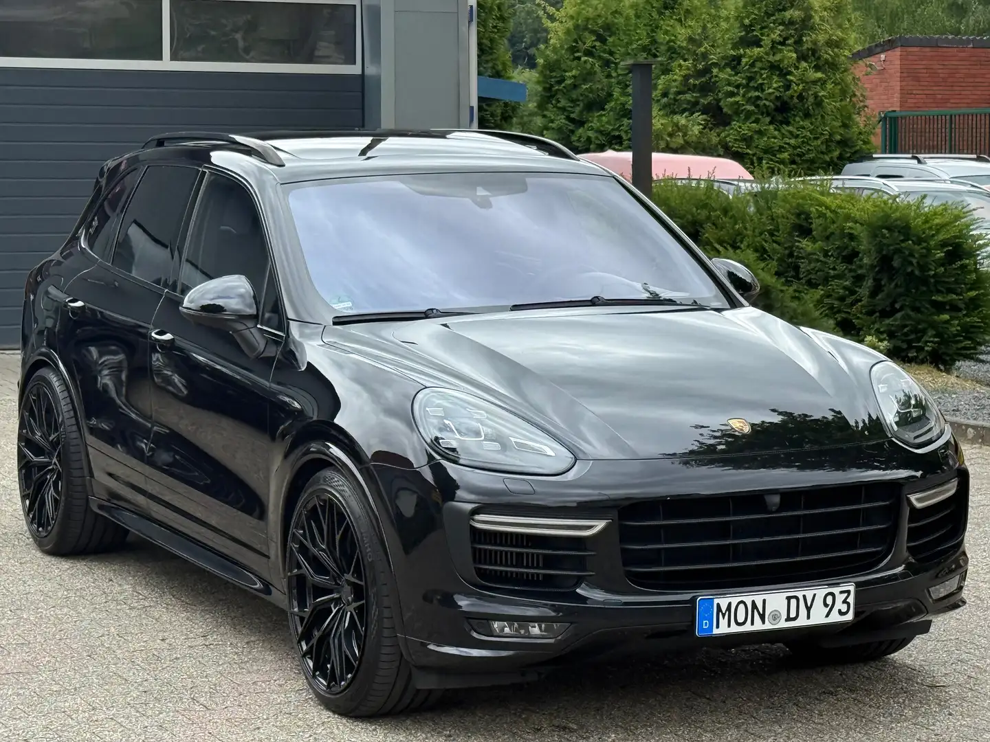 Porsche Cayenne GTS /// Neuwertig /// 24 Monatte Garantie /// Schwarz - 2
