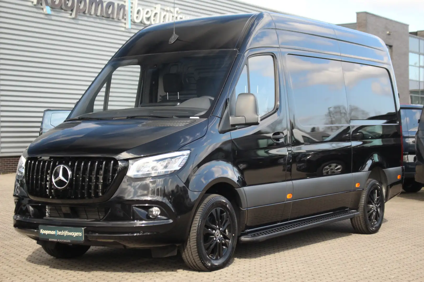 Mercedes-Benz Sprinter 317 2.0CDI 170pk L2H2 | LED | Gev. Stoel | Navi MB Zwart - 2