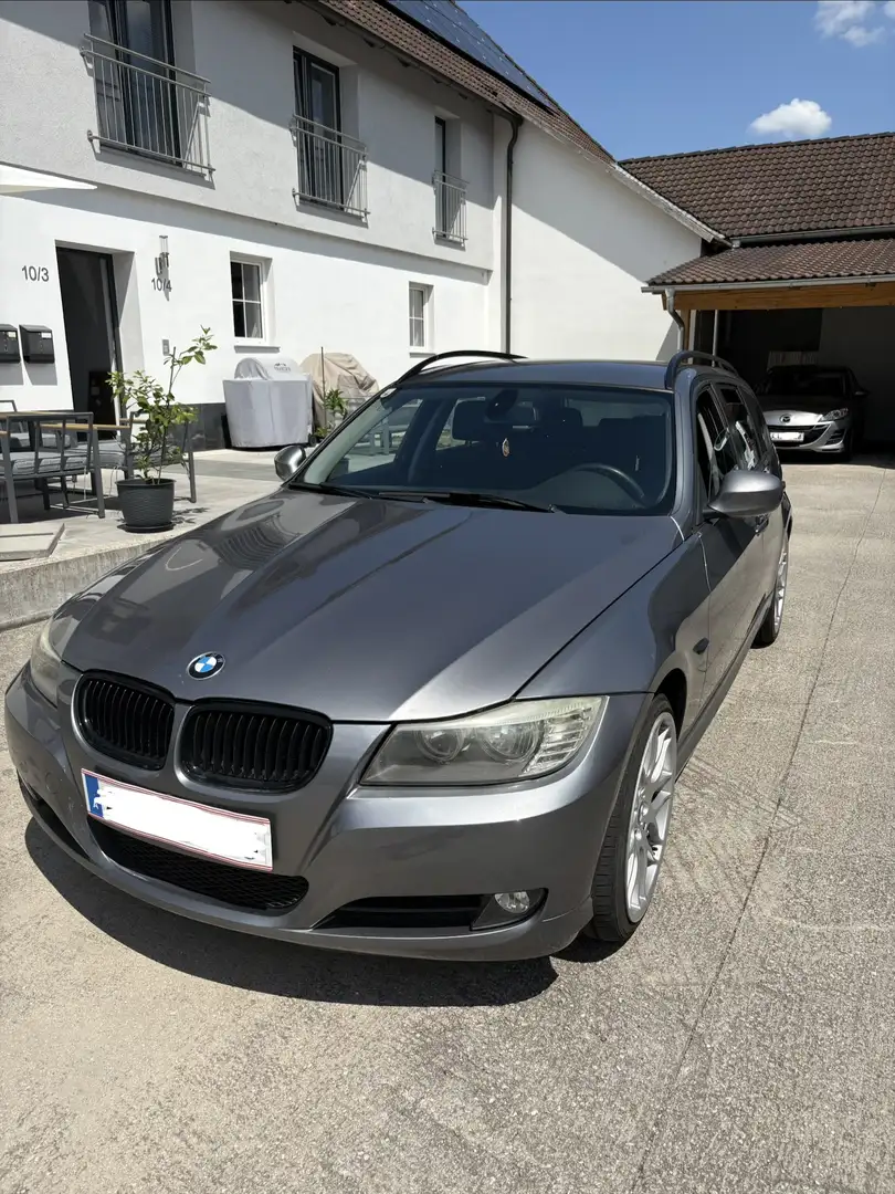 BMW 318 318d Touring Grau - 2