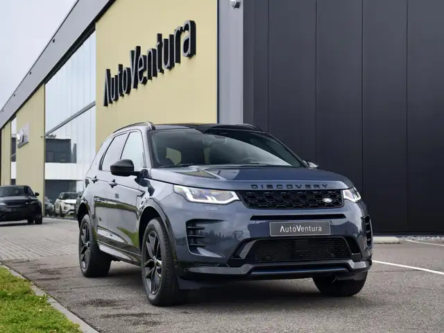 Land Rover Discovery Sport view 3