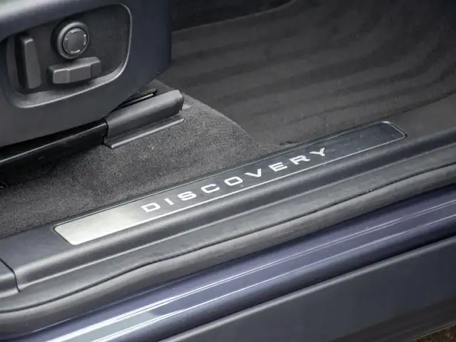 Land Rover Discovery Sport view 14