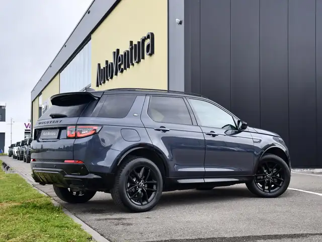 Land Rover Discovery Sport view 5