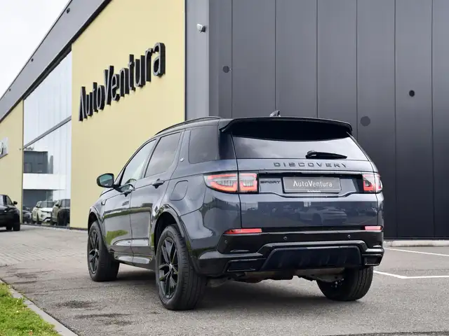 Land Rover Discovery Sport view 4