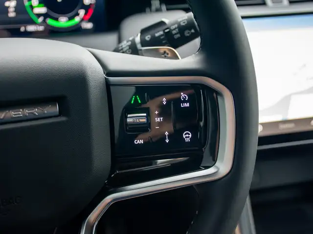 Land Rover Discovery Sport view 11