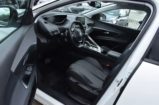 Peugeot 3008 view 6